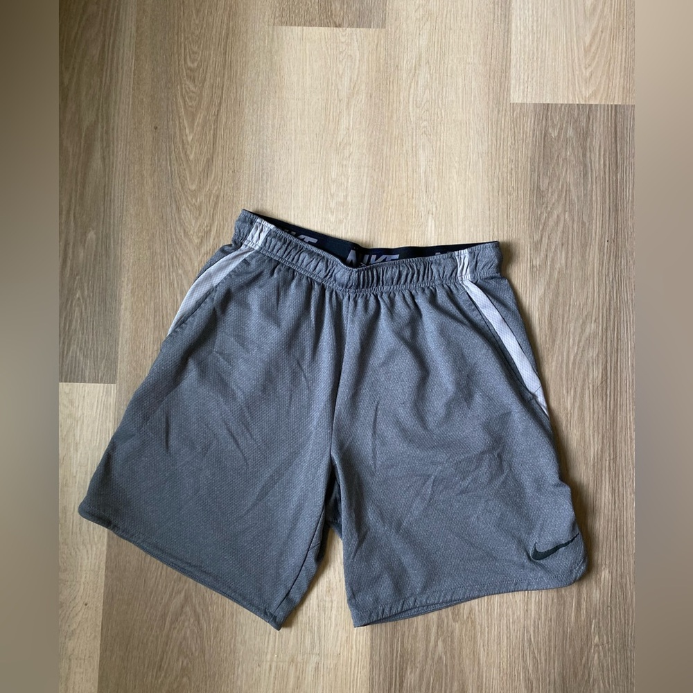 nike athletic shorts men’s large